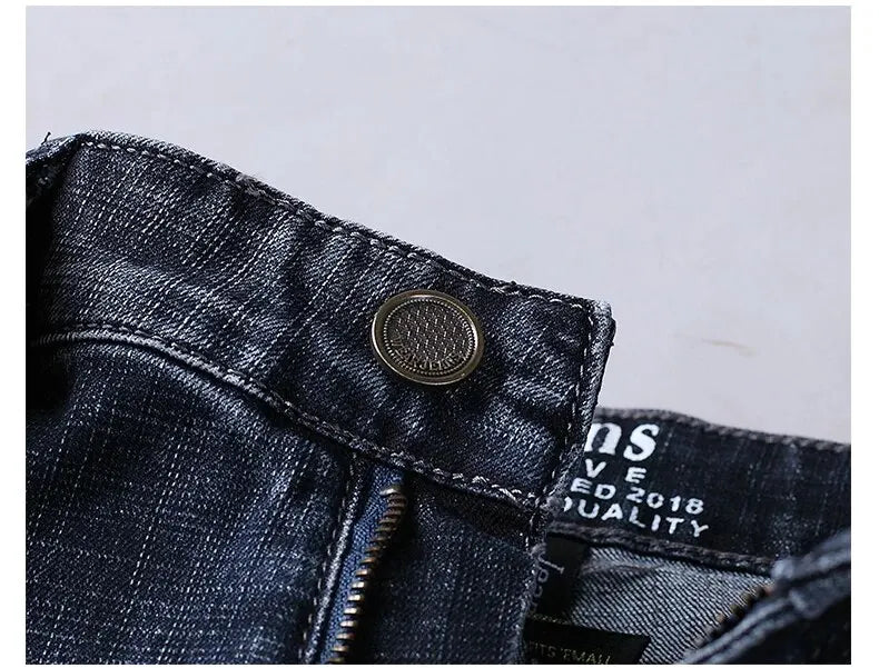 Wthinlee Edge
Modern and masculine denim for everyday confidence.