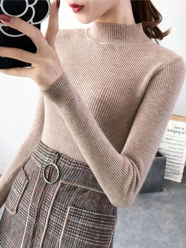 Soft Aura Knit Sweater – Warm Elegance for Autumn Days.