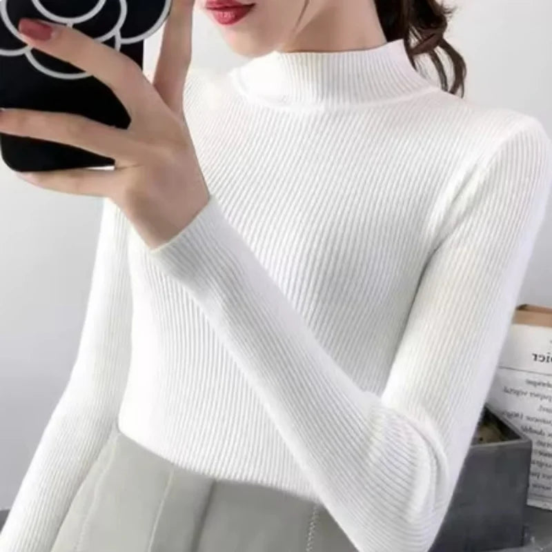 Soft Aura Knit Sweater – Warm Elegance for Autumn Days.