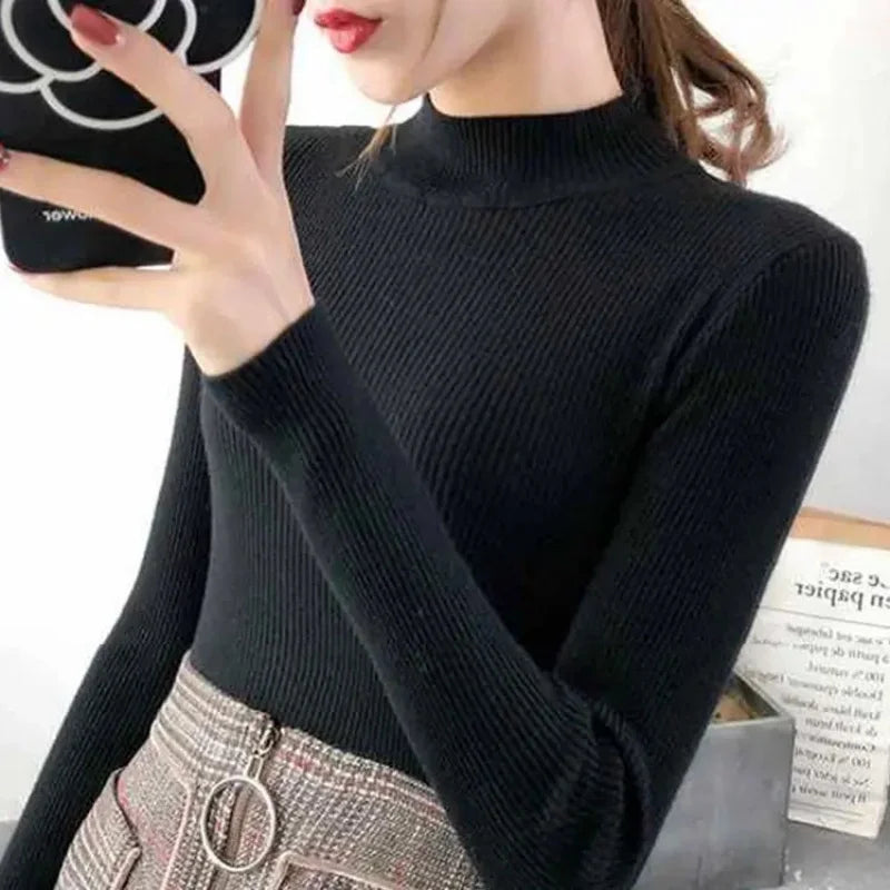 Soft Aura Knit Sweater – Warm Elegance for Autumn Days.