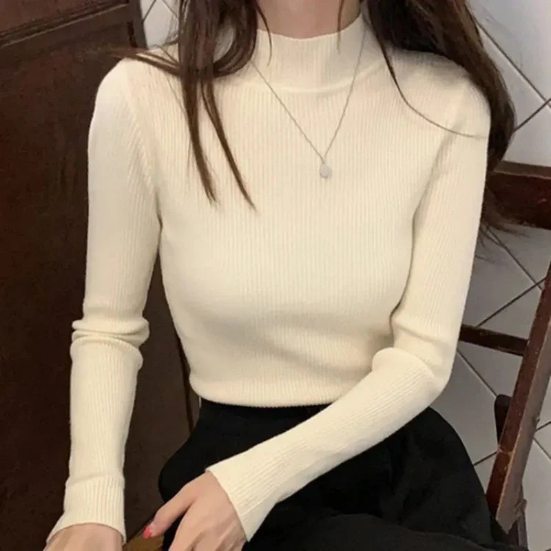 Soft Aura Knit Sweater – Warm Elegance for Autumn Days.