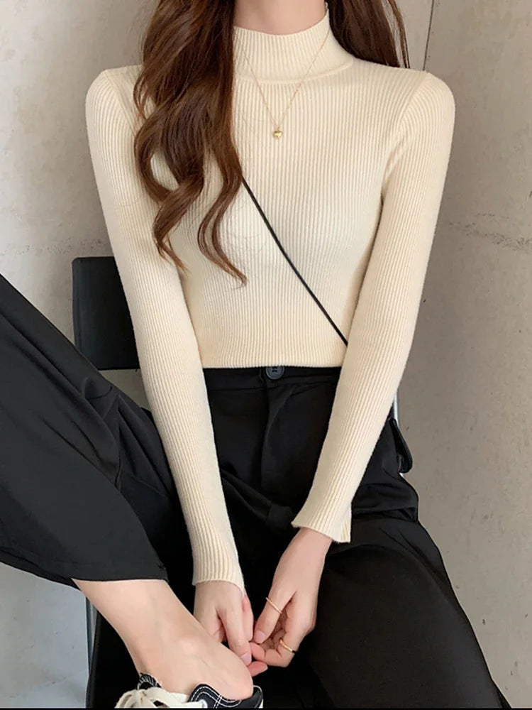 Soft Aura Knit Sweater – Warm Elegance for Autumn Days.